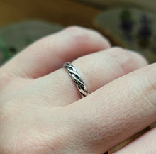 Load image into Gallery viewer, Twist Ring