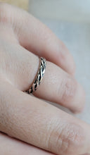 Load image into Gallery viewer, Twist Ring