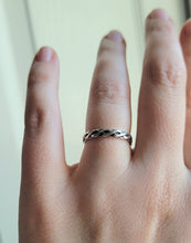 Load image into Gallery viewer, Twist Ring