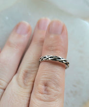 Load image into Gallery viewer, Twist Ring