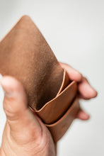 Load image into Gallery viewer, Willow Vertical